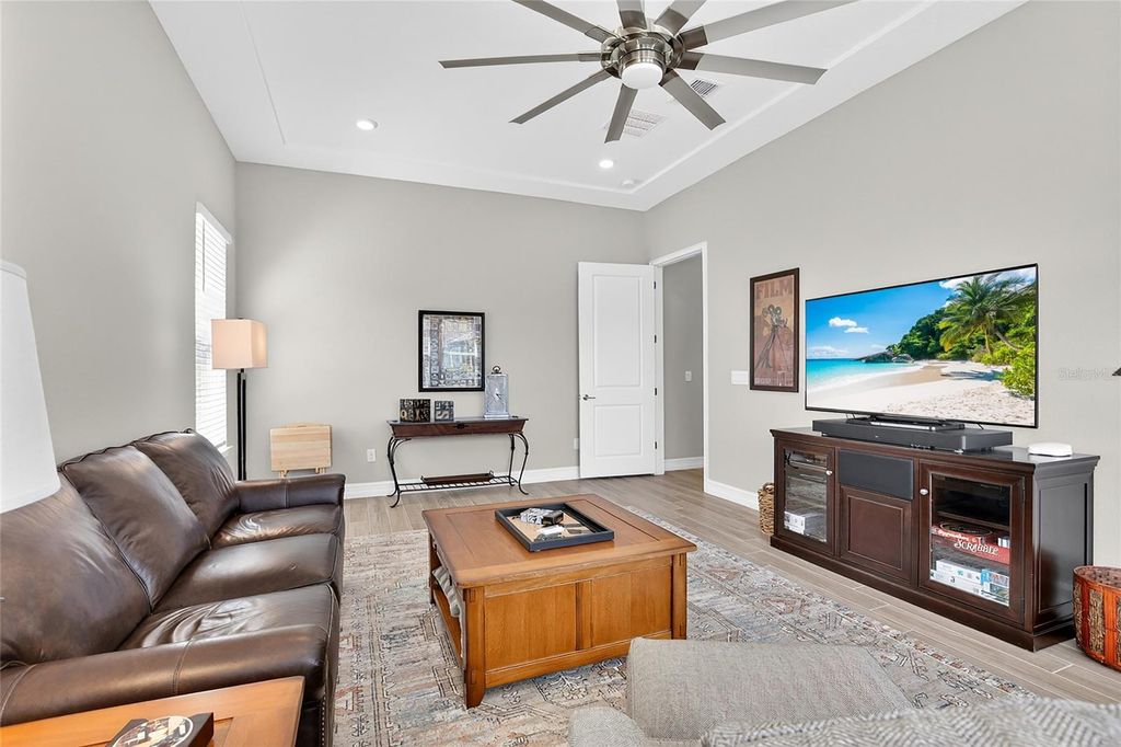 Image 45 of property listing at 17904 LINDEN COMMON COURT, Lutz, FL 33559