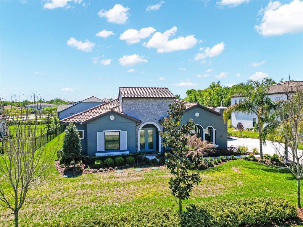 Image 9 of property listing at 17904 LINDEN COMMON COURT, Lutz, FL 33559