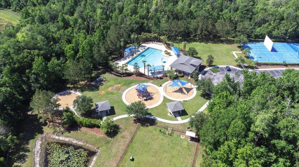 Image 81 of property listing at 17904 LINDEN COMMON COURT, Lutz, FL 33559