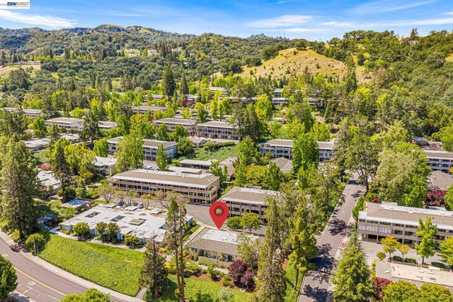 1101 Fairlawn Ct 4, Walnut Creek, CA 94595