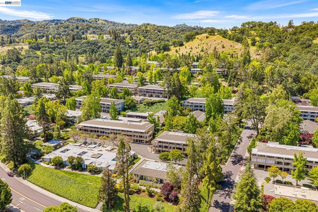 1101 Fairlawn Ct 4, Walnut Creek, CA 94595