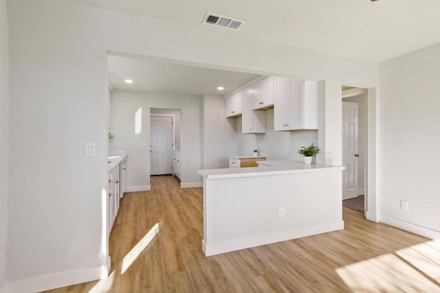 1757 Kenwood St, Sacramento, CA 95815