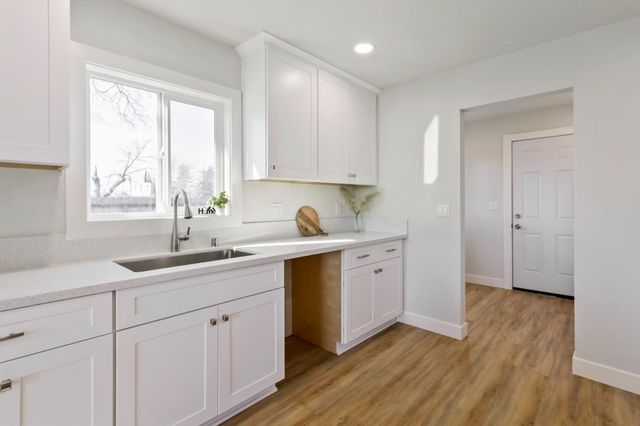 1757 Kenwood St, Sacramento, CA 95815