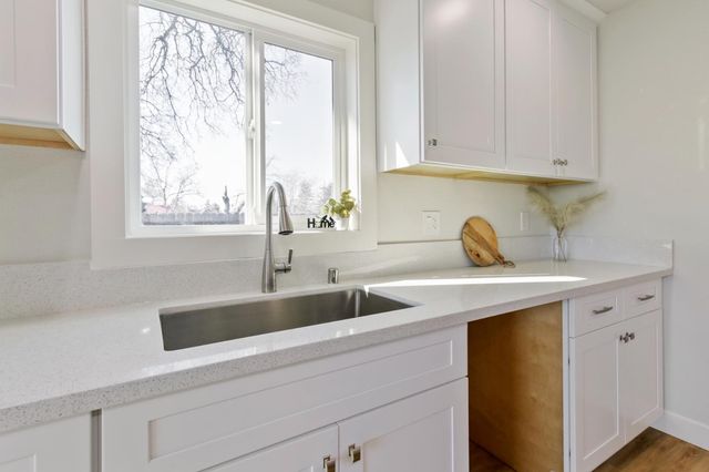 1757 Kenwood St, Sacramento, CA 95815