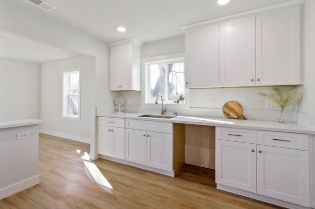 1757 Kenwood St, Sacramento, CA 95815