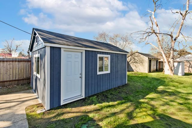 1757 Kenwood St, Sacramento, CA 95815