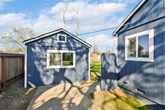 1757 Kenwood St, Sacramento, CA 95815