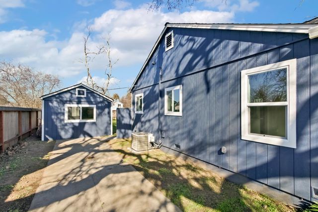 1757 Kenwood St, Sacramento, CA 95815