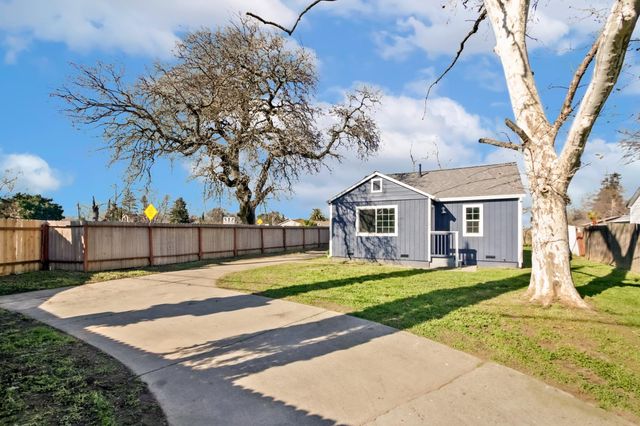 1757 Kenwood St, Sacramento, CA 95815