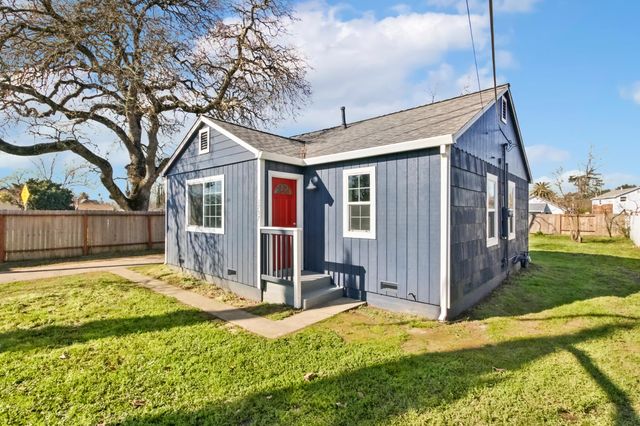 1757 Kenwood St, Sacramento, CA 95815