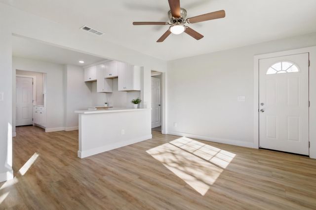 1757 Kenwood St, Sacramento, CA 95815