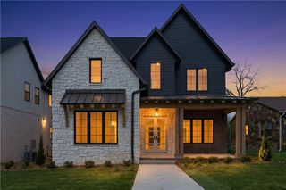716 W Central Avenue, Bentonville, AR 72712