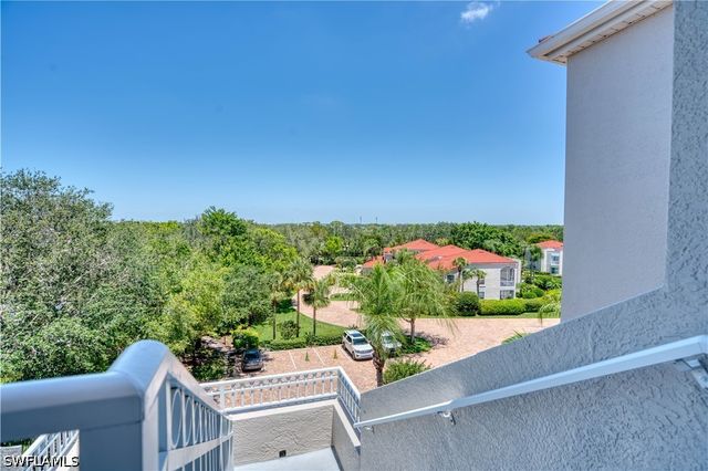 1540 Clermont DR F403, Naples, FL 34109
