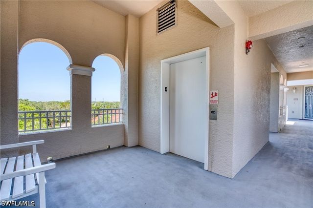 1540 Clermont DR F403, Naples, FL 34109