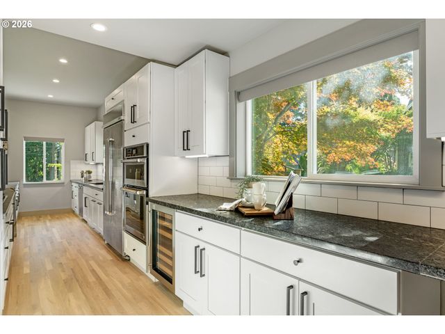 7665 Sw COPEL St, Portland, OR 97225