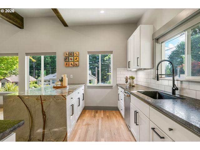 7665 Sw COPEL St, Portland, OR 97225