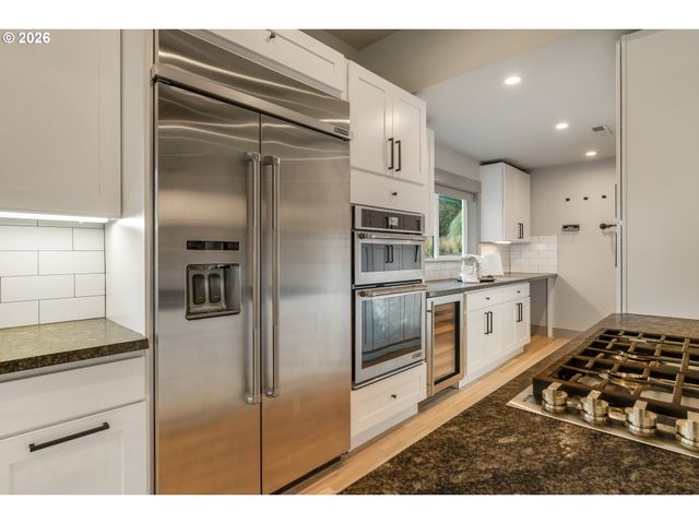 7665 Sw COPEL St, Portland, OR 97225