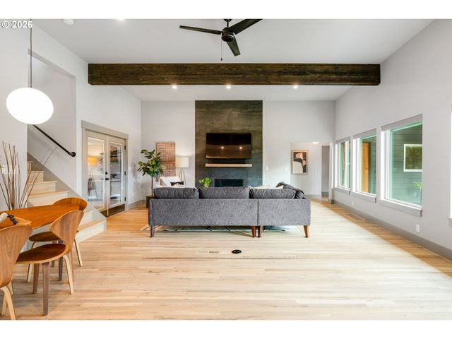 7665 Sw COPEL St, Portland, OR 97225
