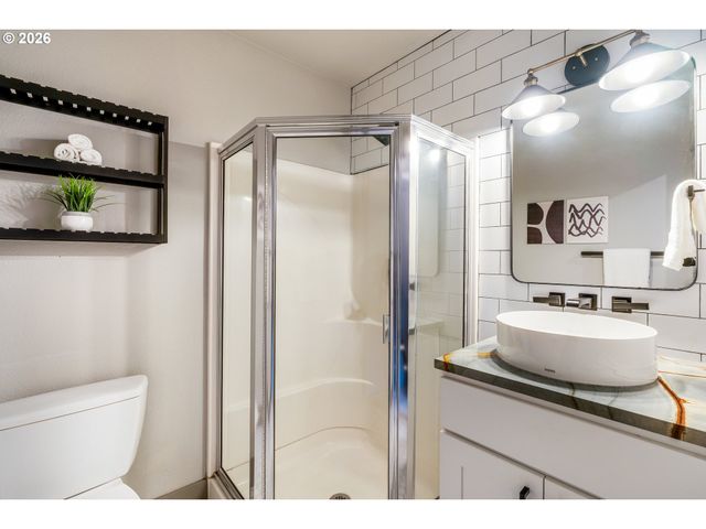 7665 Sw COPEL St, Portland, OR 97225