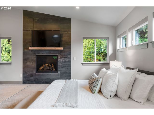 7665 Sw COPEL St, Portland, OR 97225