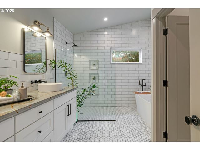 7665 Sw COPEL St, Portland, OR 97225