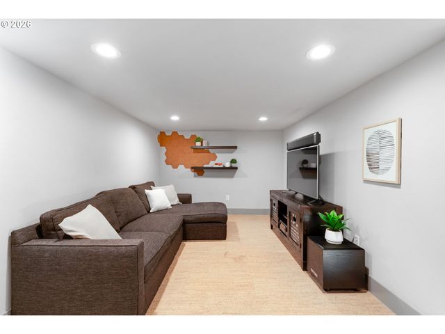 7665 Sw COPEL St, Portland, OR 97225