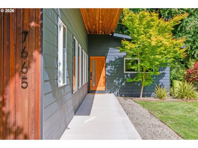 7665 Sw COPEL St, Portland, OR 97225