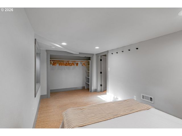 7665 Sw COPEL St, Portland, OR 97225