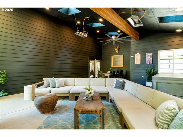 7665 Sw COPEL St, Portland, OR 97225
