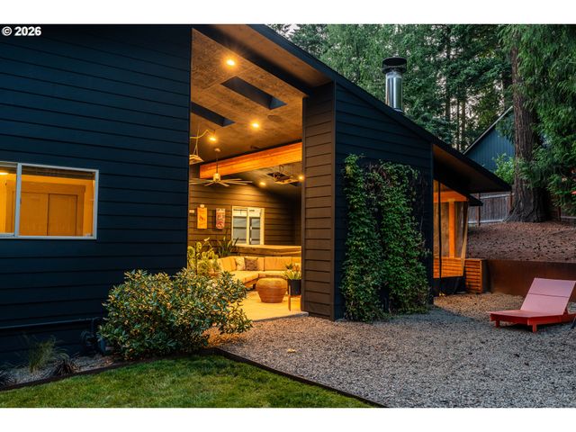 7665 Sw COPEL St, Portland, OR 97225