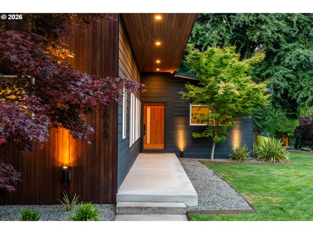 7665 Sw COPEL St, Portland, OR 97225