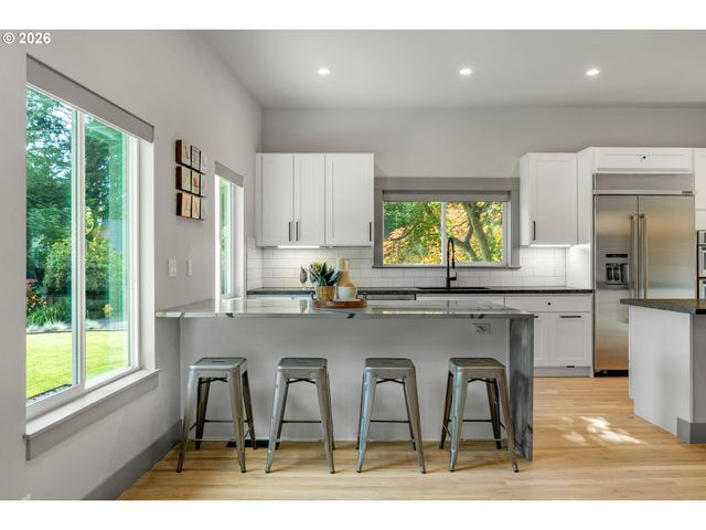 7665 Sw COPEL St, Portland, OR 97225