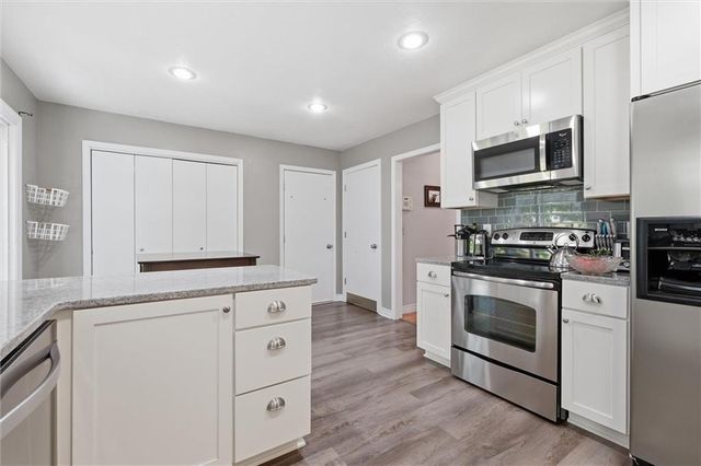 11249 Lakeview Drive, Kansas City, KS 66109