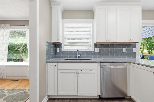 11249 Lakeview Drive, Kansas City, KS 66109
