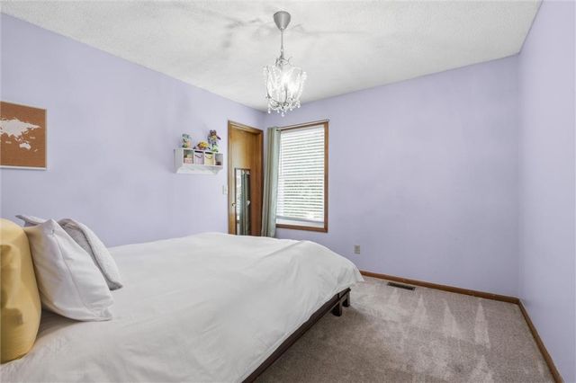 11249 Lakeview Drive, Kansas City, KS 66109