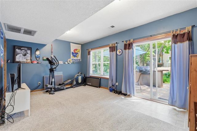 11249 Lakeview Drive, Kansas City, KS 66109