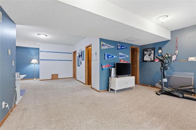 11249 Lakeview Drive, Kansas City, KS 66109
