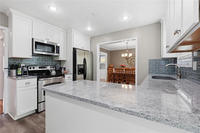 11249 Lakeview Drive, Kansas City, KS 66109