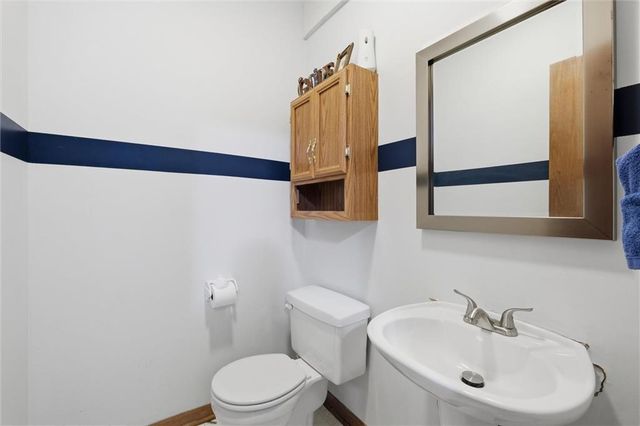 11249 Lakeview Drive, Kansas City, KS 66109