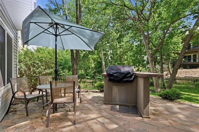 11249 Lakeview Drive, Kansas City, KS 66109