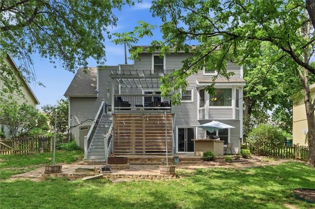11249 Lakeview Drive, Kansas City, KS 66109