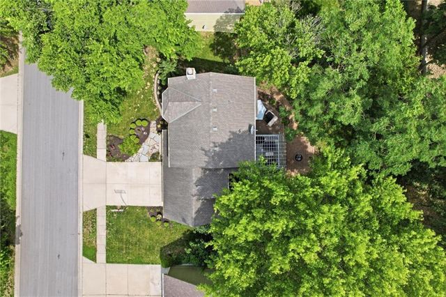 11249 Lakeview Drive, Kansas City, KS 66109