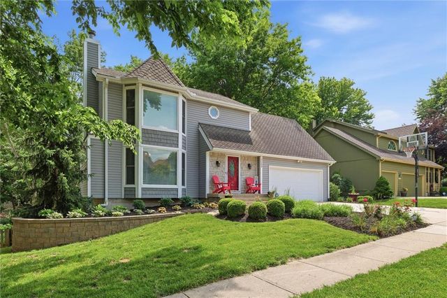11249 Lakeview Drive, Kansas City, KS 66109