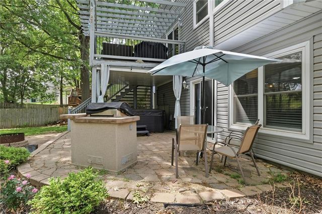 11249 Lakeview Drive, Kansas City, KS 66109