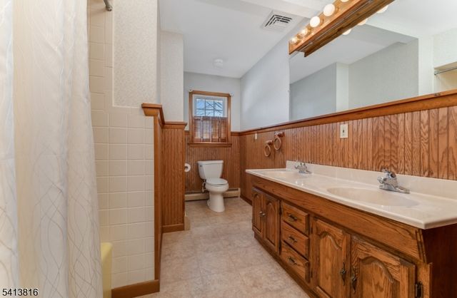 4 Roselle St, Holland Twp., NJ 08848