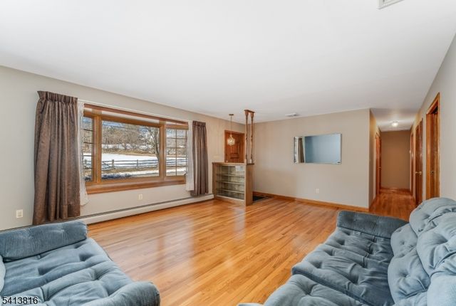 4 Roselle St, Holland Twp., NJ 08848