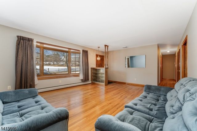 4 Roselle St, Holland Twp., NJ 08848