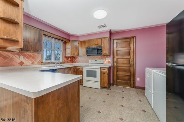 4 Roselle St, Holland Twp., NJ 08848