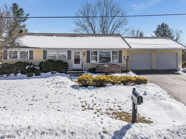 4 Roselle St, Holland Twp., NJ 08848