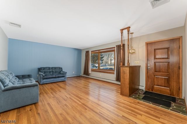 4 Roselle St, Holland Twp., NJ 08848